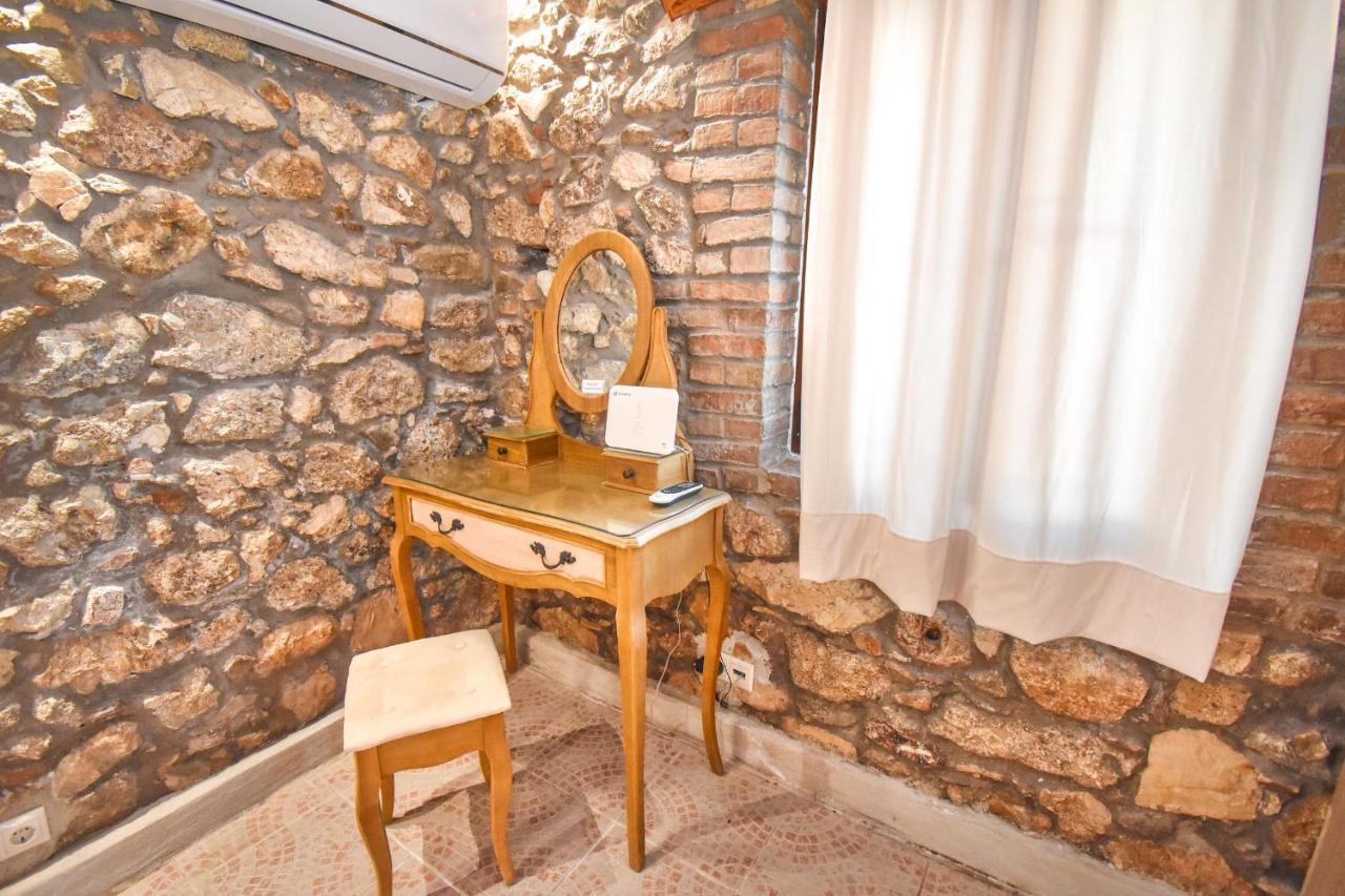 The Stone Suite Moraitika Exterior photo
