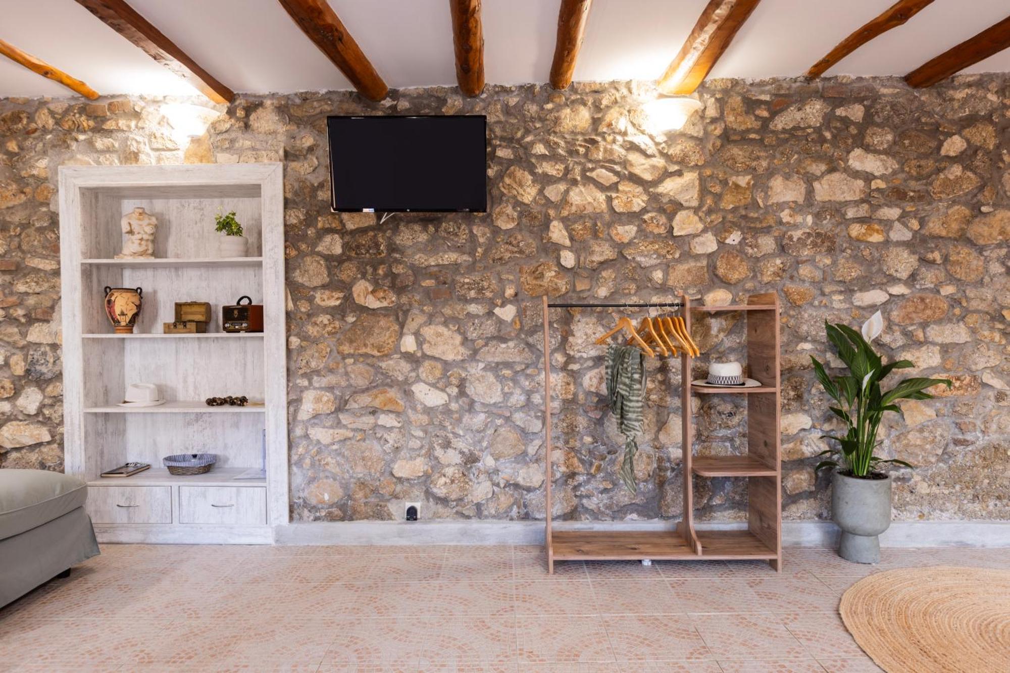The Stone Suite Moraitika Exterior photo