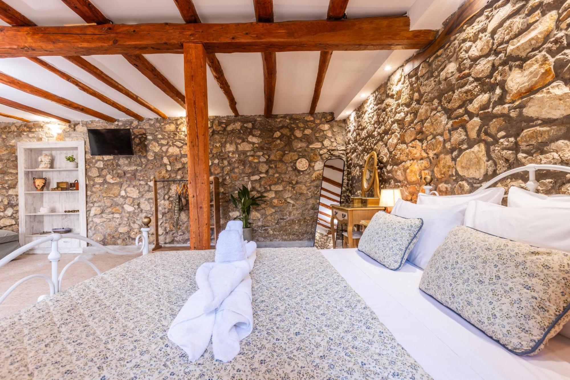 The Stone Suite Moraitika Exterior photo
